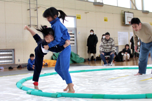取り組みを行う女子の部の画像