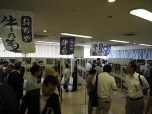 闘牛パネル展来場者の様子の写真