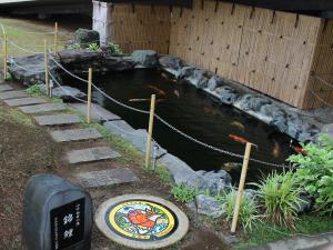 小千谷市役所の錦鯉鑑賞池