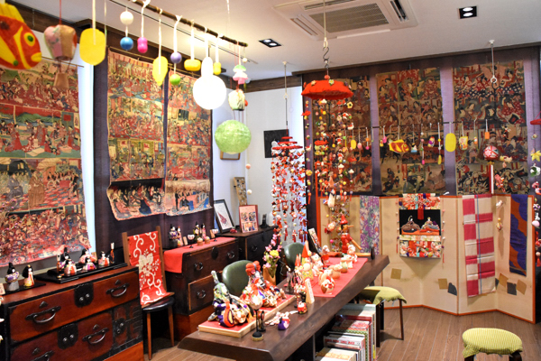 山田屋の絵紙などの展示品の画像