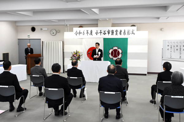 褒章者表彰式であいさつをする宮崎市長の画像