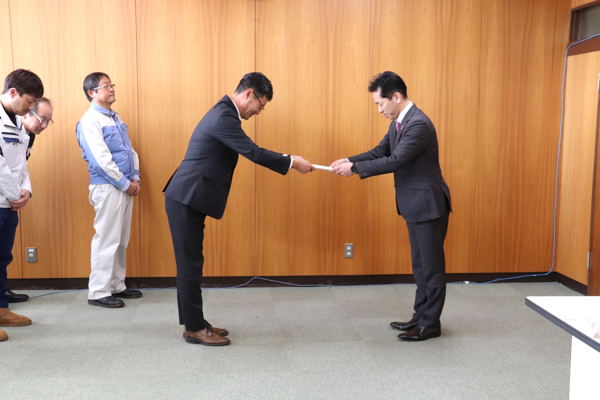 答申を受ける宮崎市長の画像