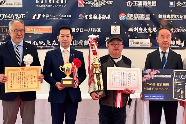 市長と並んだ受賞者の画像
