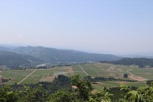 山頂付近から見下ろす田園風景